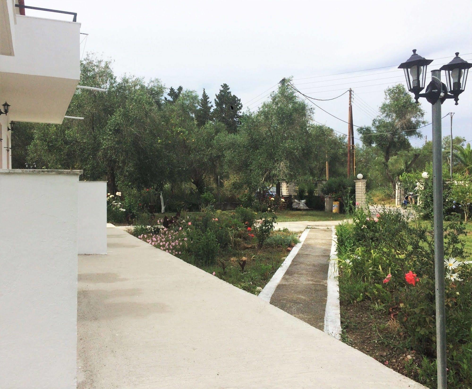 קאבוס Captains Studios & Apartments מראה חיצוני תמונה