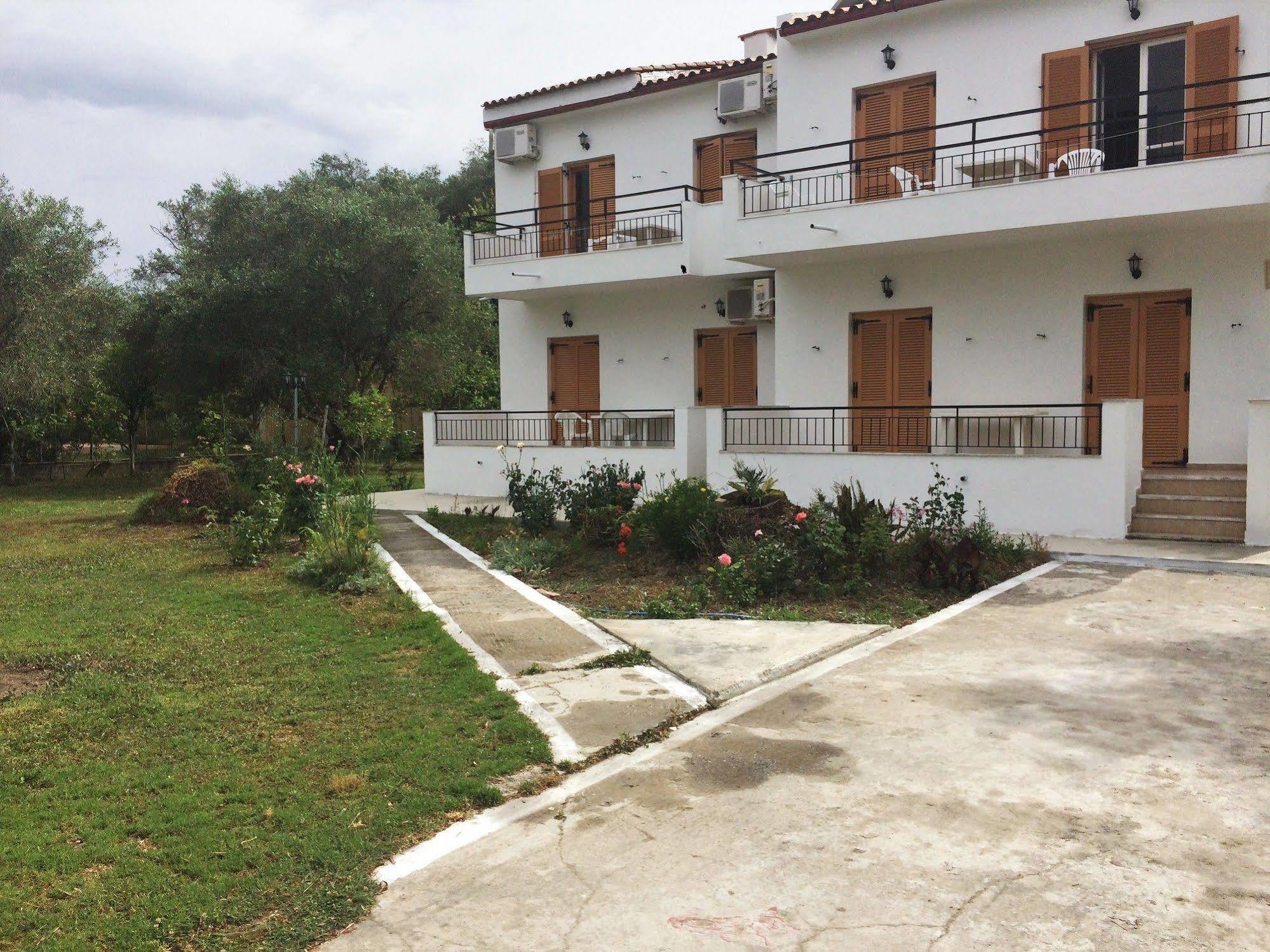 קאבוס Captains Studios & Apartments מראה חיצוני תמונה
