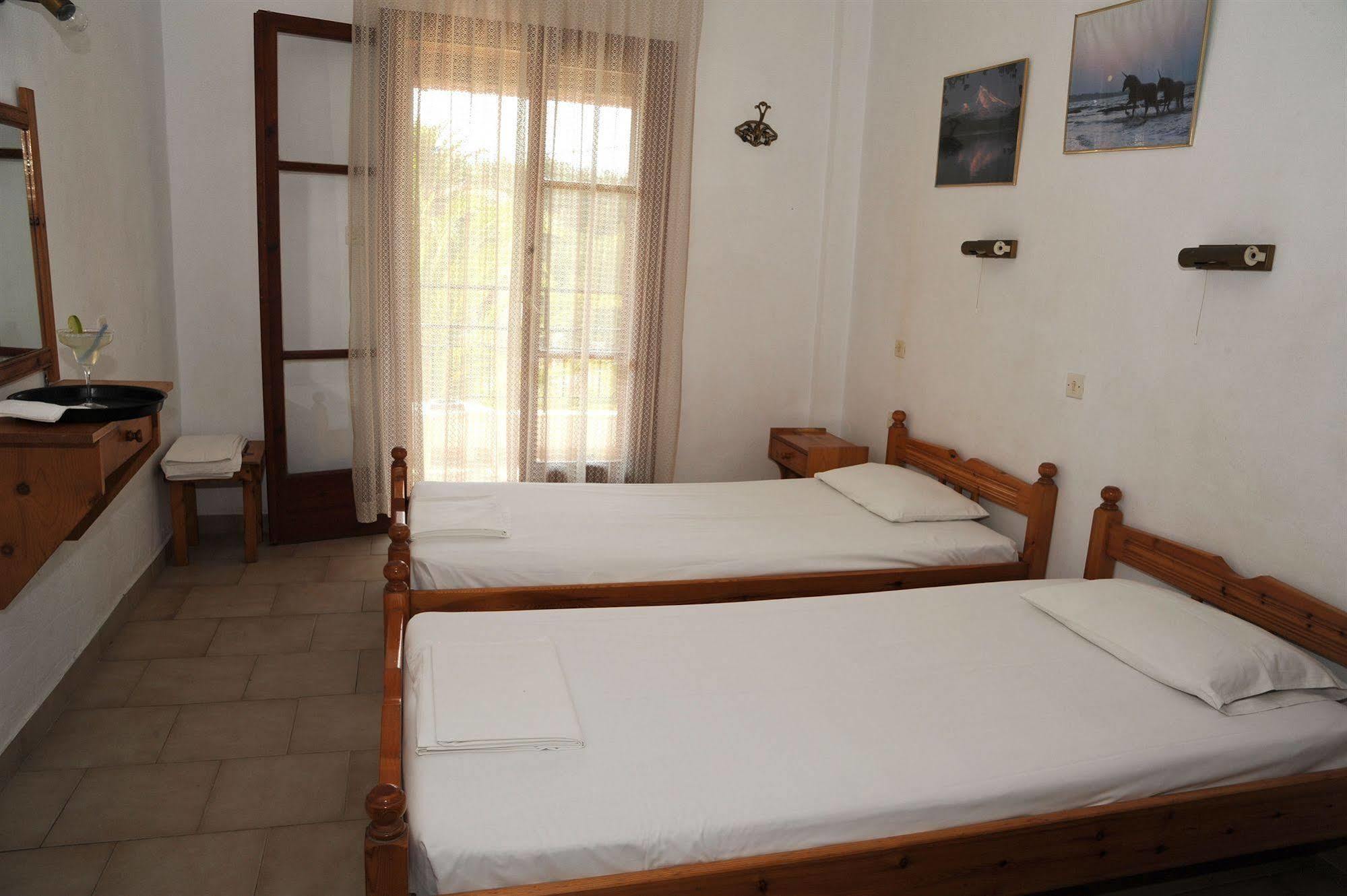 קאבוס Captains Studios & Apartments מראה חיצוני תמונה