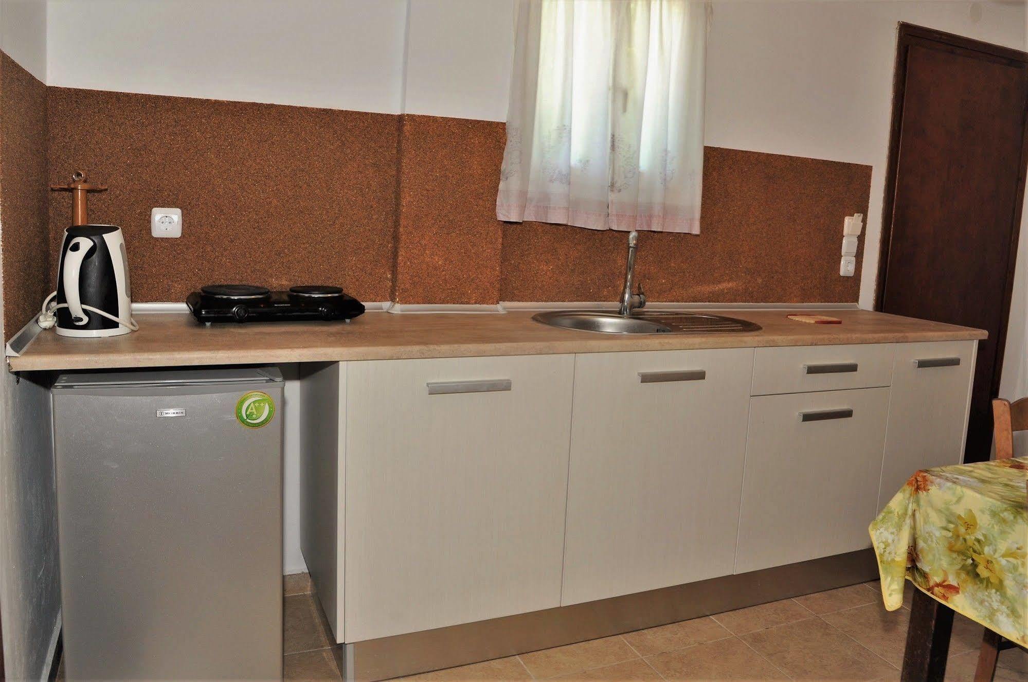 קאבוס Captains Studios & Apartments מראה חיצוני תמונה