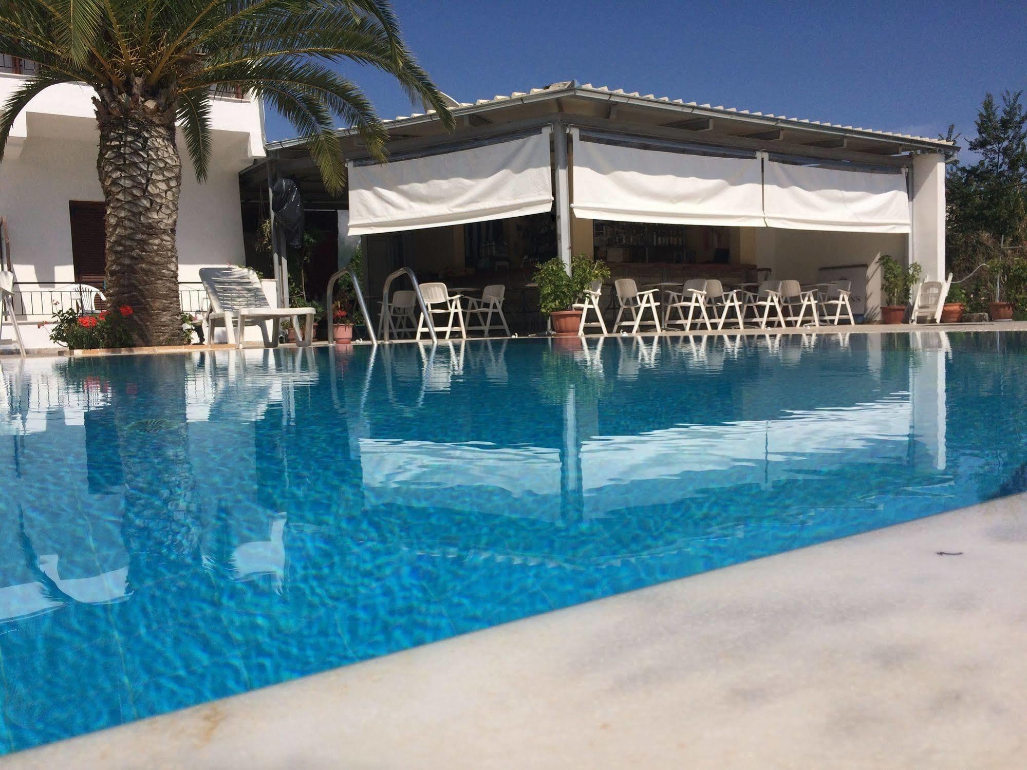 קאבוס Captains Studios & Apartments מראה חיצוני תמונה