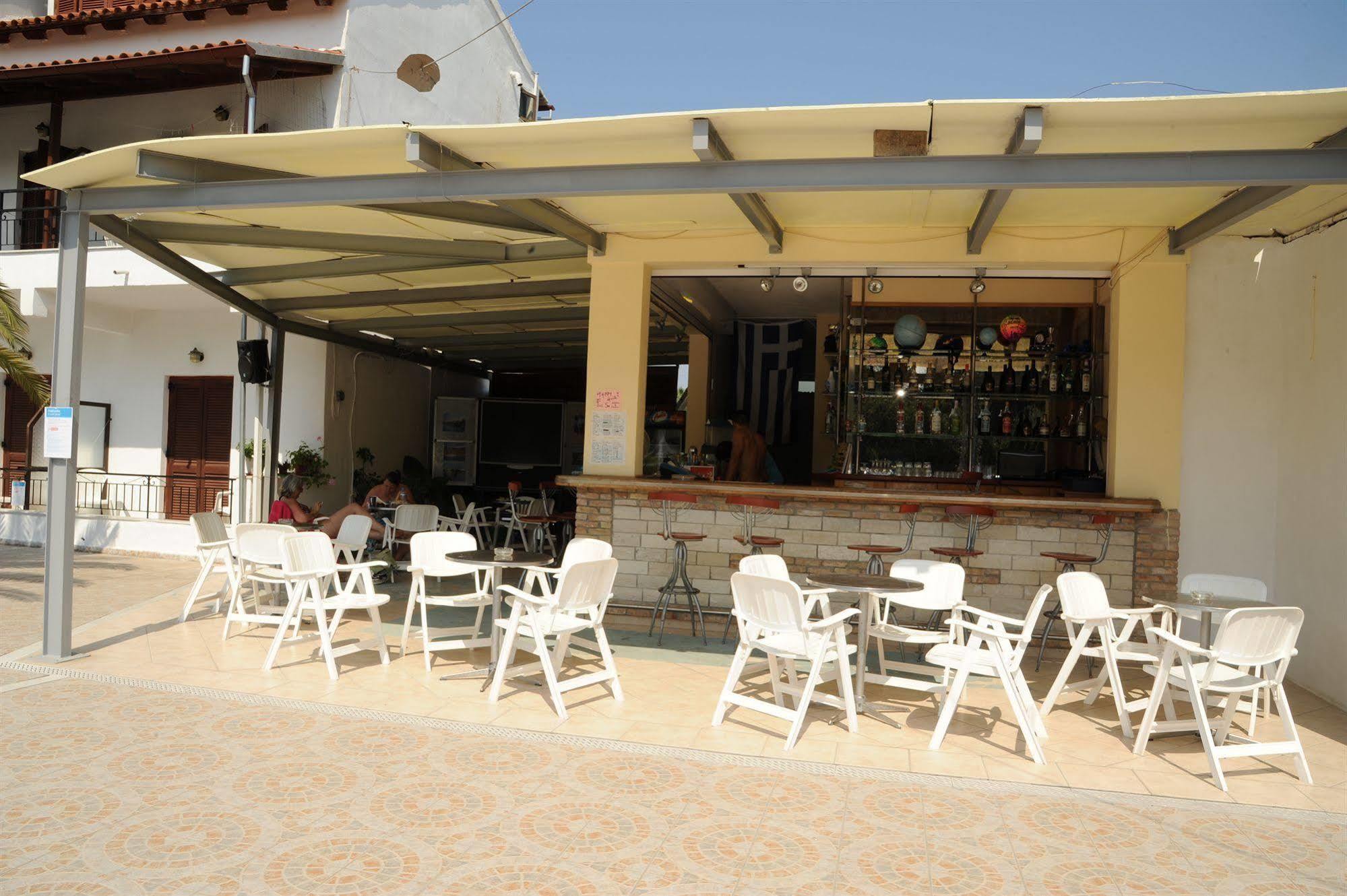 קאבוס Captains Studios & Apartments מראה חיצוני תמונה